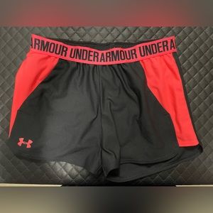 Womens Under Armour heat gear shorts. Size M